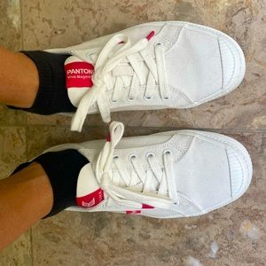 Cariuma Pantone women’s vegan sneakers size 9